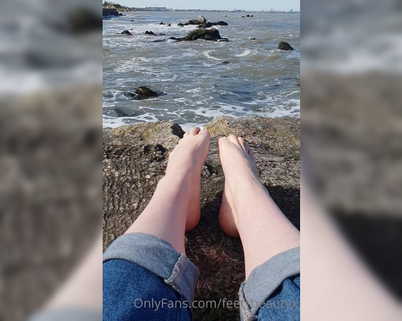 Feet_beautyx aka feet_beautyx - 04-03-2021 OnlyFans Video - Loved to see so many people looking at me and my feet_l9c2