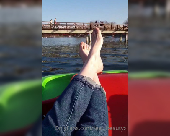 Feet_beautyx aka feet_beautyx - 04-18-2021 OnlyFans Video - Let everyone stare at my feet, you included_dg1c