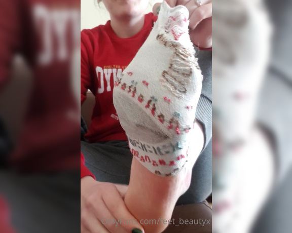 Feet_beautyx aka feet_beautyx - 04-27-2021 OnlyFans Video - Quick, my roommates are out on a walk, I gotta worship my big lollipop_looking toe