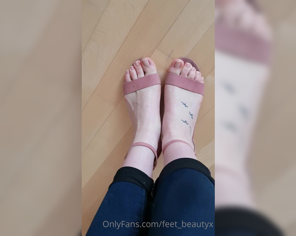 Feet_beautyx aka feet_beautyx - 04-17-2021 OnlyFans Video - Raiding my moms shoe closet part 3  These two pairs are proper worn, hope you