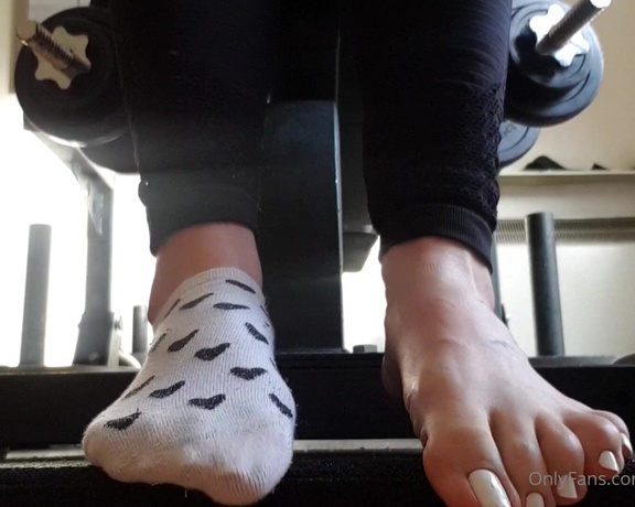 Feet_beautyx aka feet_beautyx - 05-24-2021 OnlyFans Video - Join my morning gym session