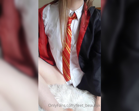 Feet_beautyx aka feet_beautyx - 05-28-2021 OnlyFans Video - Hermione can misbehave sometimes and cast a few naughty spells on you