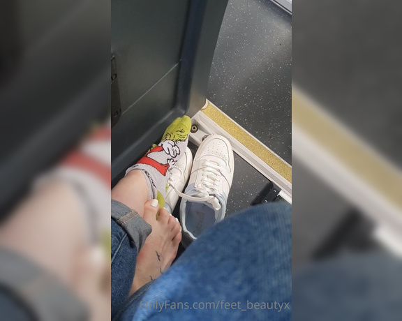 Feet_beautyx aka feet_beautyx - 05-31-2021 OnlyFans Video - Imagine youre just sat across from me on the bus