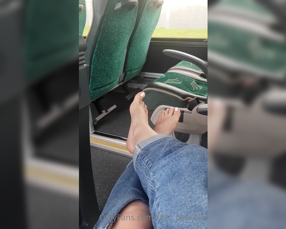 Feet_beautyx aka feet_beautyx - 05-31-2021 OnlyFans Video - Imagine youre just sat across from me on the bus