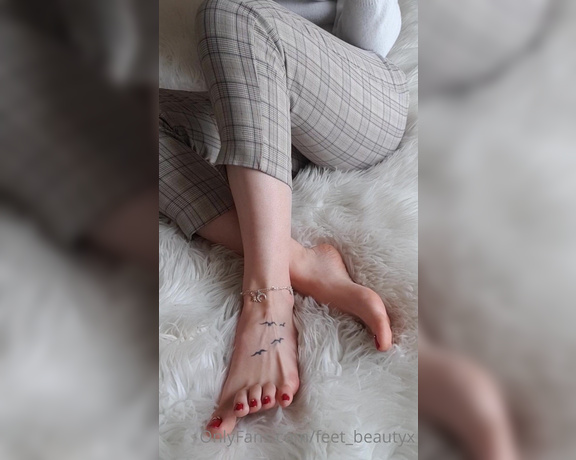 Feet_beautyx aka feet_beautyx - 09-10-2021 OnlyFans Video - WARNING Goddess is in an abusive dominating mood in this one