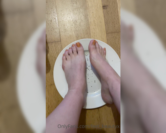 Feet_beautyx aka feet_beautyx - 10-12-2021 OnlyFans Video - Dominant content  Youre to eat your given dinner and beg me for more