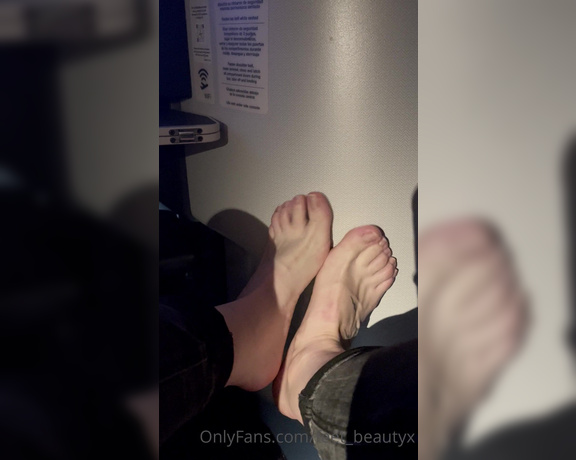 Feet_beautyx aka feet_beautyx - 12-10-2021 OnlyFans Video - So in the last couple of days I moved from Ireland to Mexico, and heres me_zqbo