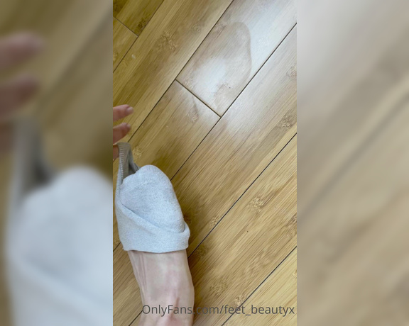 Feet_beautyx aka feet_beautyx - 12-15-2021 OnlyFans Video - And this is what Ill do each time I come back from the gym with smelly