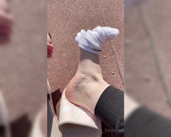 Feet_beautyx aka feet_beautyx - 12-30-2021 OnlyFans Video - Come catch some rays with me on the rooftop  Theres construction workers to my right,