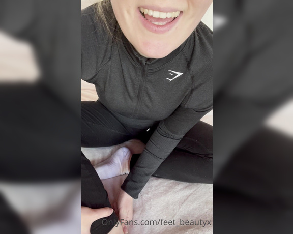 Feet_beautyx aka feet_beautyx - 12-30-2021 OnlyFans Video - Teasing you with my toes while I suck on them you want a taste You can