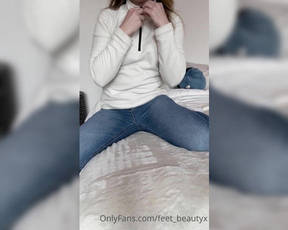 Feet_beautyx aka feet_beautyx - 01-15-2022 OnlyFans Video - Happy Birthday to me Celebrate with me as I strip and tease you with my socks