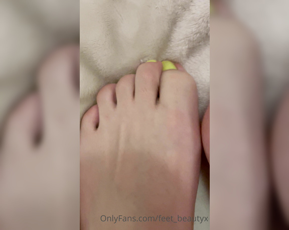 Feet_beautyx aka feet_beautyx - 01-10-2022 OnlyFans Video - Good night  These socks stink after a full day of shopping  Dream about my