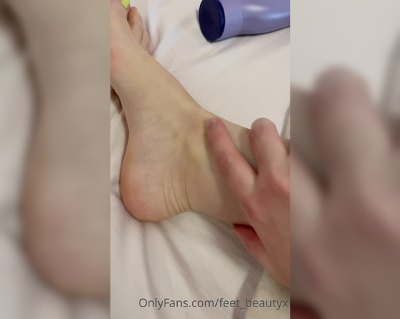 Feet_beautyx aka feet_beautyx - 01-11-2022 OnlyFans Video - Moisturise them for me