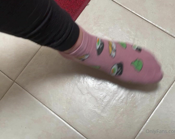 Feet_beautyx aka feet_beautyx - 01-27-2022 OnlyFans Video - Post workout sweaty socks are definitely your favourite  youd probably love to sniff my panties