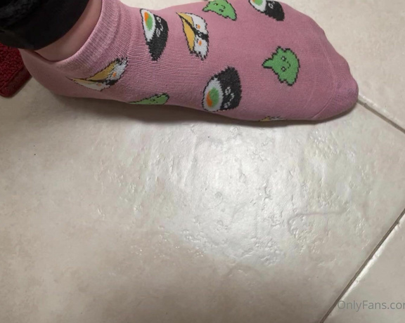 Feet_beautyx aka feet_beautyx - 01-27-2022 OnlyFans Video - Post workout sweaty socks are definitely your favourite  youd probably love to sniff my panties