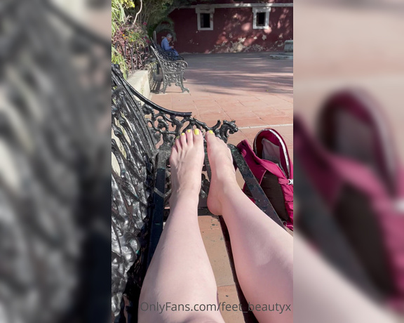 Feet_beautyx aka feet_beautyx - 01-17-2022 OnlyFans Video - I bet youd get a boner from staring at me wiggle my toes in public