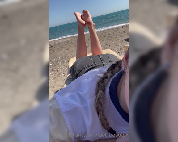 Feet_beautyx aka feet_beautyx - 04-15-2022 OnlyFans Video - Nothing like showing off my feet on the beach  caught someone staring too