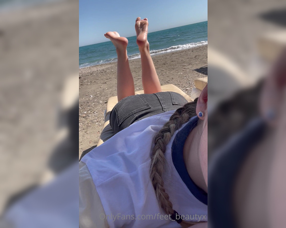 Feet_beautyx aka feet_beautyx - 04-15-2022 OnlyFans Video - Nothing like showing off my feet on the beach  caught someone staring too