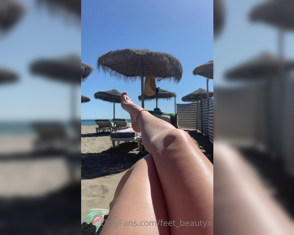 Feet_beautyx aka feet_beautyx - 04-10-2022 OnlyFans Video - Chilling with my friend at the beach and hoping youll come rub sun block in our