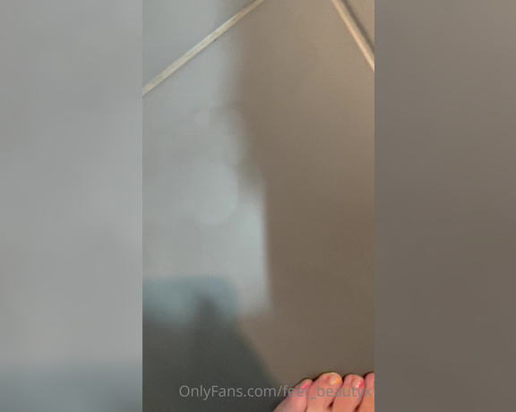 Feet_beautyx aka feet_beautyx - 07-14-2022 OnlyFans Video - Sweaty footprints all over the bathroom floor