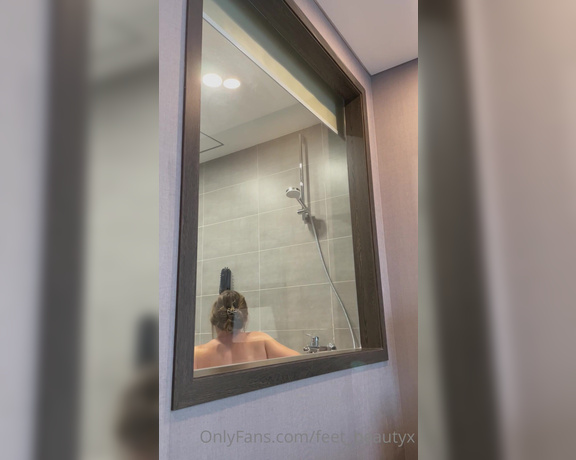 Feet_beautyx aka feet_beautyx - 10-05-2022 OnlyFans Video - POV theres is a window to the bathroom and Im showing off as I know youre