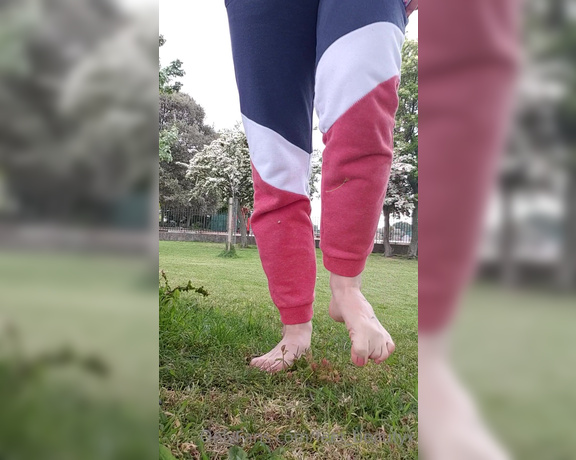 Feet_beautyx aka feet_beautyx - 05-10-2020 OnlyFans Video - Do you like dirty feet I was exploring the park today and caught a few people