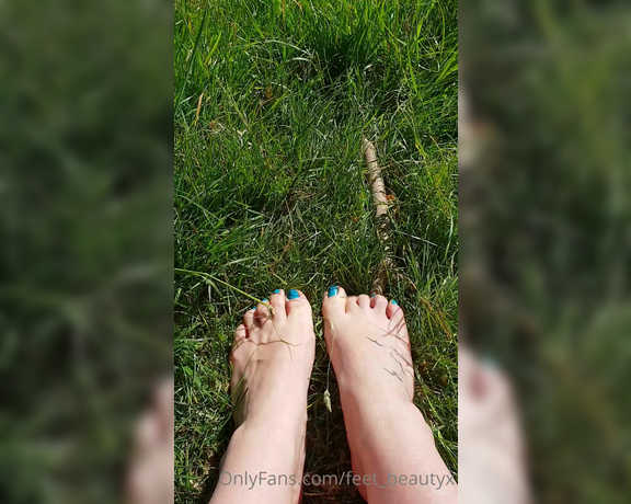 Feet_beautyx aka feet_beautyx - 05-31-2020 OnlyFans Video - Exposing my feet in the park