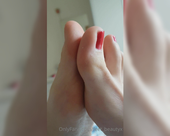 Feet_beautyx aka feet_beautyx - 06-21-2020 OnlyFans Video - So close up, you can see every detail  Now you know what in between my