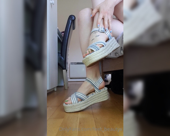 Feet_beautyx aka feet_beautyx - 07-13-2020 OnlyFans Video - Sandal dangle and of course , showing off my new shorts  my big ass can