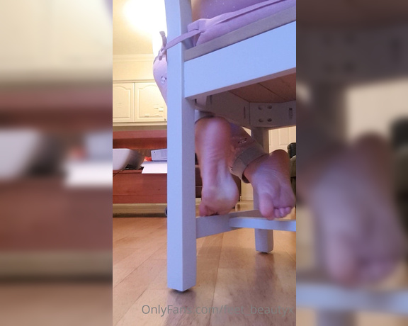 Feet_beautyx aka feet_beautyx - 07-30-2020 OnlyFans Video - Your under_the_chair fantasy