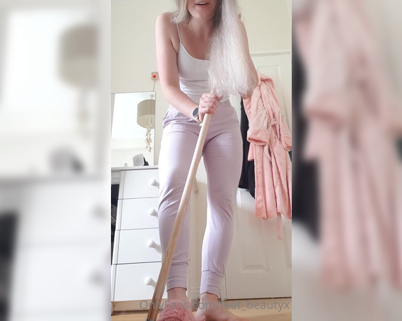 Feet_beautyx aka feet_beautyx - 08-09-2020 OnlyFans Video - I was cleaning the floor and I noticed a certain someone peeking on me  well,