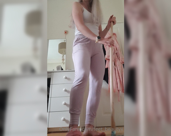 Feet_beautyx aka feet_beautyx - 08-09-2020 OnlyFans Video - I was cleaning the floor and I noticed a certain someone peeking on me  well,