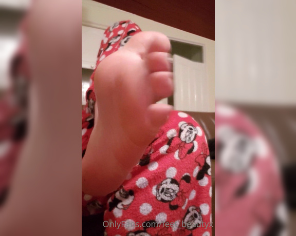 Feet_beautyx aka feet_beautyx - 08-06-2020 OnlyFans Video - Had to dangle those fluffy flops to wish you good night  also, hope you take