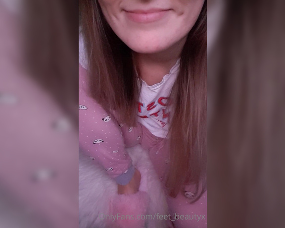 Feet_beautyx aka feet_beautyx - 09-02-2020 OnlyFans Video - A bit of bed time toe sucking before I get stared at by my neighbour through