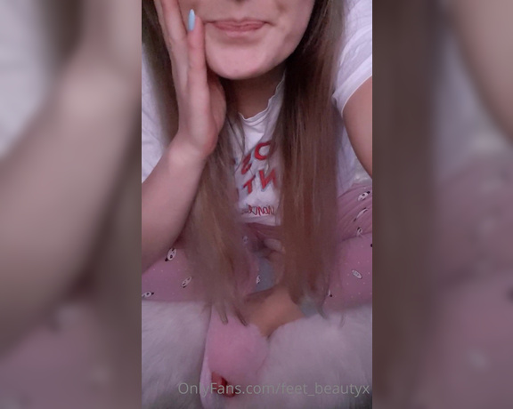 Feet_beautyx aka feet_beautyx - 09-02-2020 OnlyFans Video - A bit of bed time toe sucking before I get stared at by my neighbour through