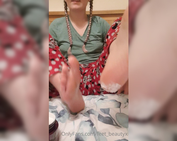 Feet_beautyx aka feet_beautyx - 09-14-2020 OnlyFans Video - Dipping my feet into that creamy moisturiser