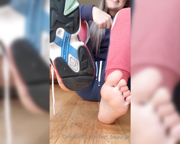 Feet_beautyx aka feet_beautyx - 09-26-2020 OnlyFans Video - 2 vids for you today, One to tease you and make you guess what I want_093z