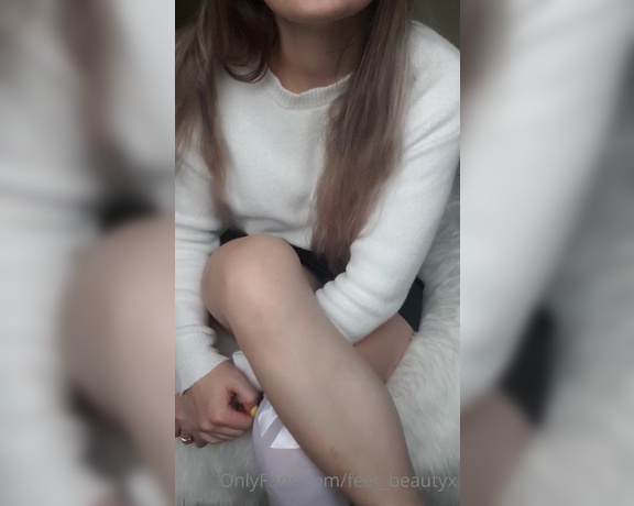 Feet_beautyx aka feet_beautyx - 10-04-2020 OnlyFans Video - Love the new socks boy  But dont forget that they get smelly and require cleaning