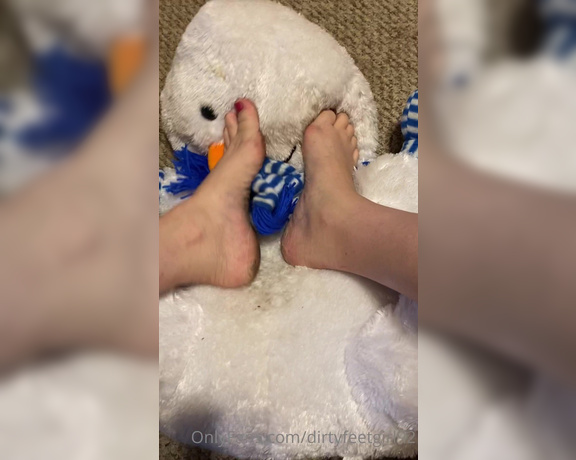 FindomFeetgirl aka dirtyfeetgirl92 - 07-13-2021 OnlyFans Video - 3 minutes of fun plushy trampling  Watch the colors of this big plushy change