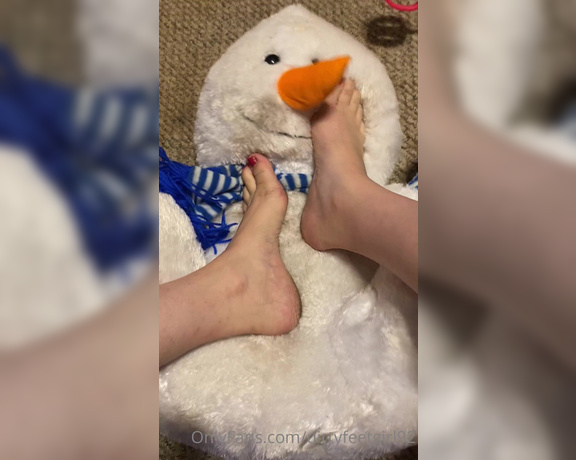 FindomFeetgirl aka dirtyfeetgirl92 - 07-13-2021 OnlyFans Video - 3 minutes of fun plushy trampling  Watch the colors of this big plushy change