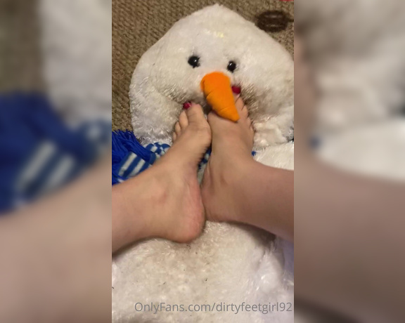 FindomFeetgirl aka dirtyfeetgirl92 - 07-13-2021 OnlyFans Video - 3 minutes of fun plushy trampling  Watch the colors of this big plushy change