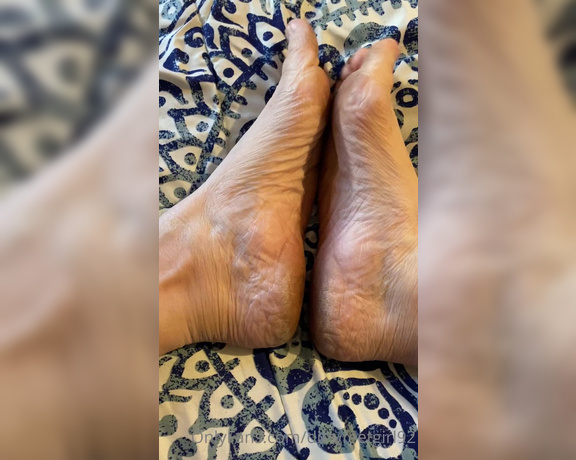 FindomFeetgirl aka dirtyfeetgirl92 - 10-13-2021 OnlyFans Video - 2 minute sole video