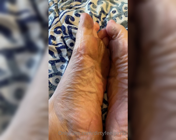 FindomFeetgirl aka dirtyfeetgirl92 - 10-13-2021 OnlyFans Video - 2 minute sole video