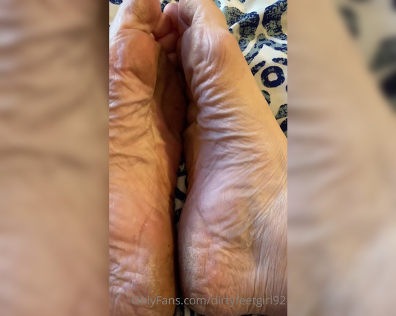 FindomFeetgirl aka dirtyfeetgirl92 - 10-13-2021 OnlyFans Video - 2 minute sole video