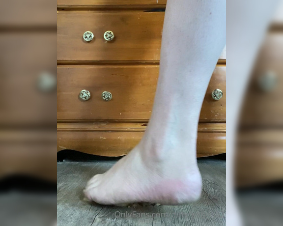 FindomFeetgirl aka dirtyfeetgirl92 - 10-22-2021 OnlyFans Video - 2 and a half minute Banana smash