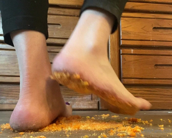 FindomFeetgirl aka dirtyfeetgirl92 - 01-05-2022 OnlyFans Video - Brand new video