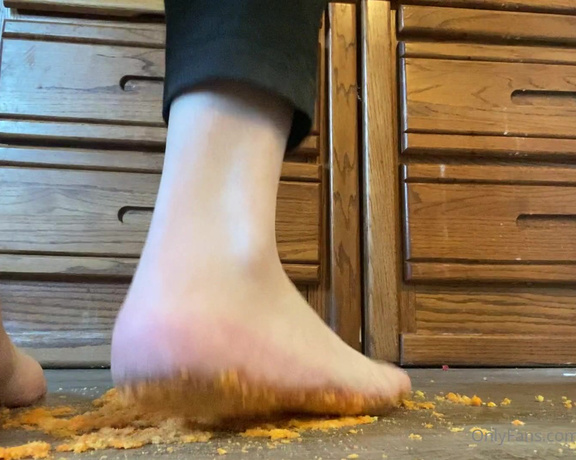 FindomFeetgirl aka dirtyfeetgirl92 - 01-05-2022 OnlyFans Video - Brand new video