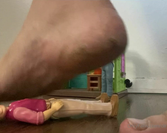 FindomFeetgirl aka dirtyfeetgirl92 - 12-11-2021 OnlyFans Video - 3 minute giantess stomp video POV Your wife finds out youve been spending all your money