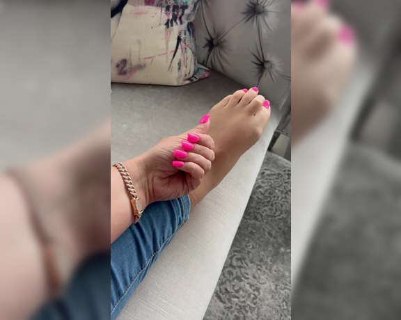 Pink Dolll aka pink__dolll - 03-19-2024 OnlyFans Video - Bright Pink manipedi Tip me if you wanna fund my new vacation nails