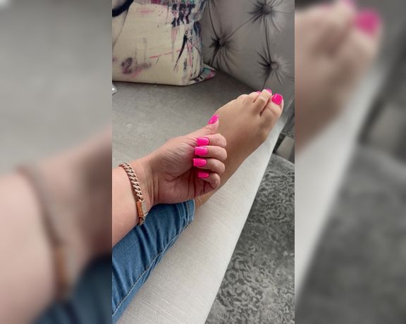 Pink Dolll aka pink__dolll - 03-19-2024 OnlyFans Video - Bright Pink manipedi Tip me if you wanna fund my new vacation nails